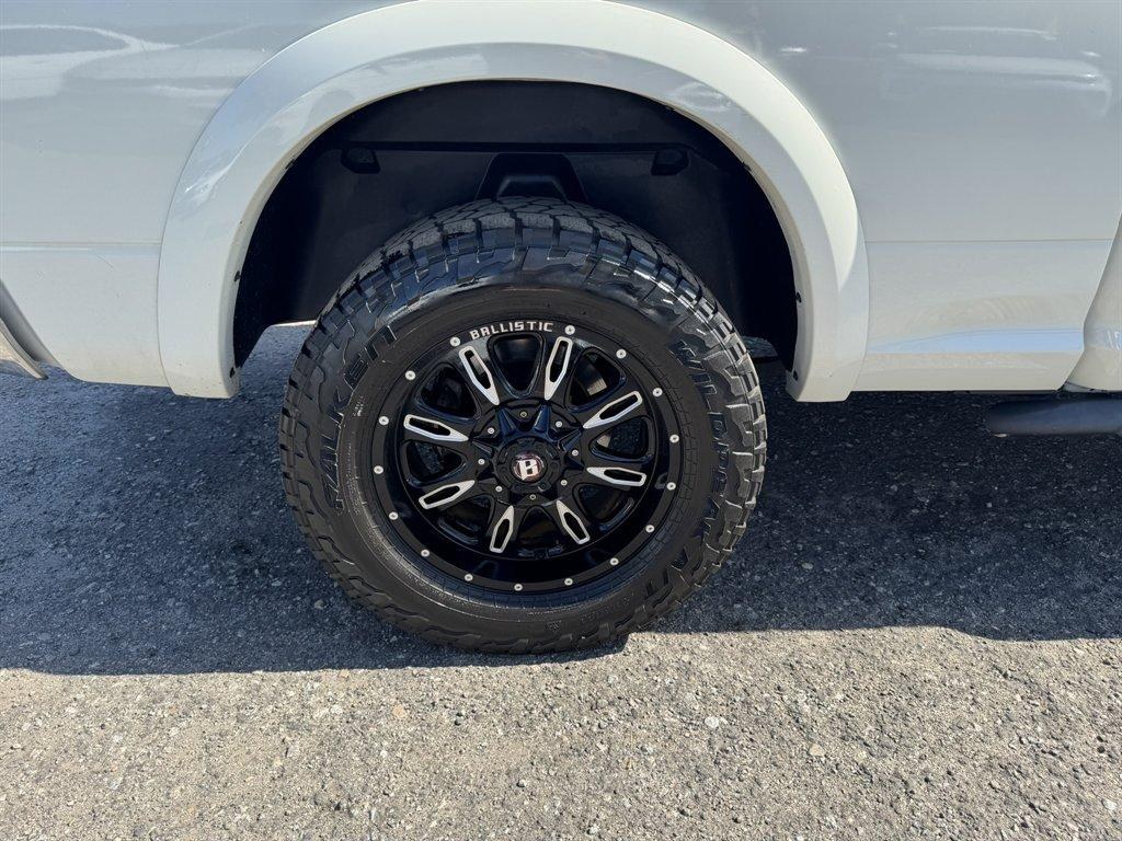 2016 White /Black Ram 1500 (1C6RR7VT5GS) with an 5.7l V8 Smpi Hemi 5.7l engine, Automatic transmission, located at 745 East Steele Rd., West Columbia, SC, 29170, (803) 755-9148, 33.927212, -81.148483- Photo#35