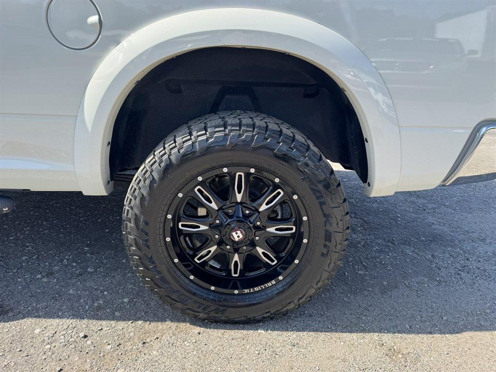 2016 White /Black Ram 1500 (1C6RR7VT5GS) with an 5.7l V8 Smpi Hemi 5.7l engine, Automatic transmission, located at 745 East Steele Rd., West Columbia, SC, 29170, (803) 755-9148, 33.927212, -81.148483- Photo#36
