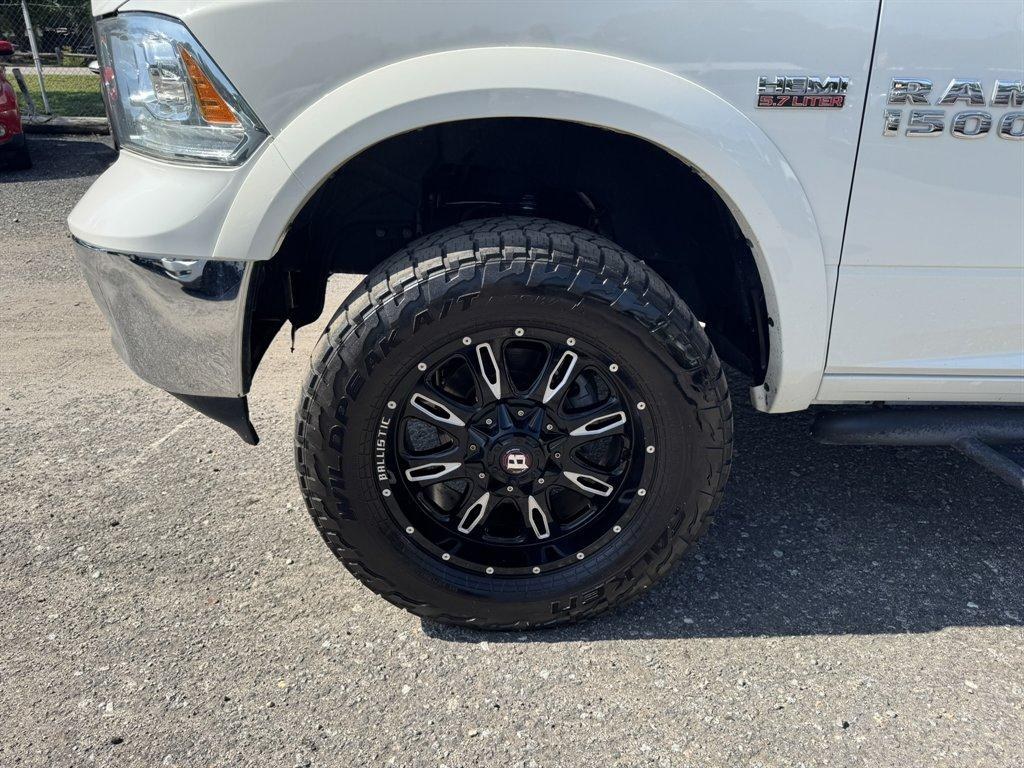 2016 White /Black Ram 1500 (1C6RR7VT5GS) with an 5.7l V8 Smpi Hemi 5.7l engine, Automatic transmission, located at 745 East Steele Rd., West Columbia, SC, 29170, (803) 755-9148, 33.927212, -81.148483- Photo#37