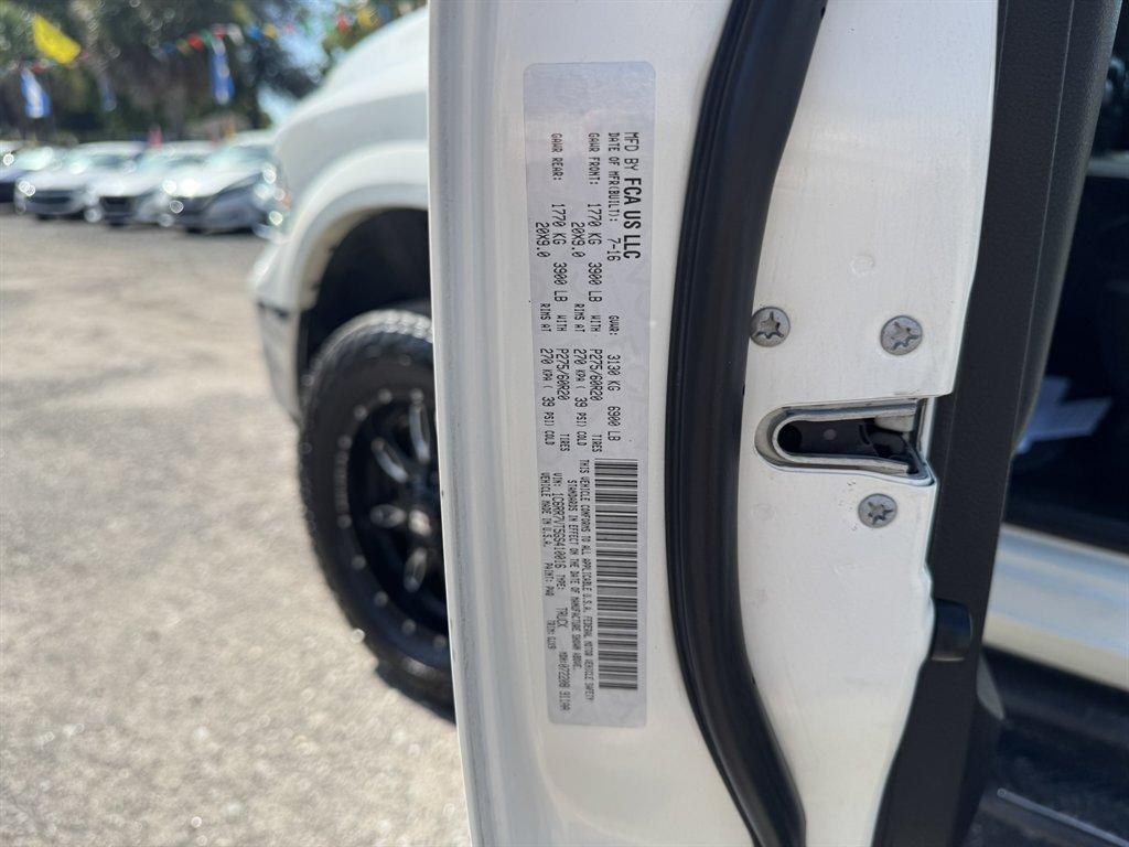 2016 White /Black Ram 1500 (1C6RR7VT5GS) with an 5.7l V8 Smpi Hemi 5.7l engine, Automatic transmission, located at 745 East Steele Rd., West Columbia, SC, 29170, (803) 755-9148, 33.927212, -81.148483- Photo#38