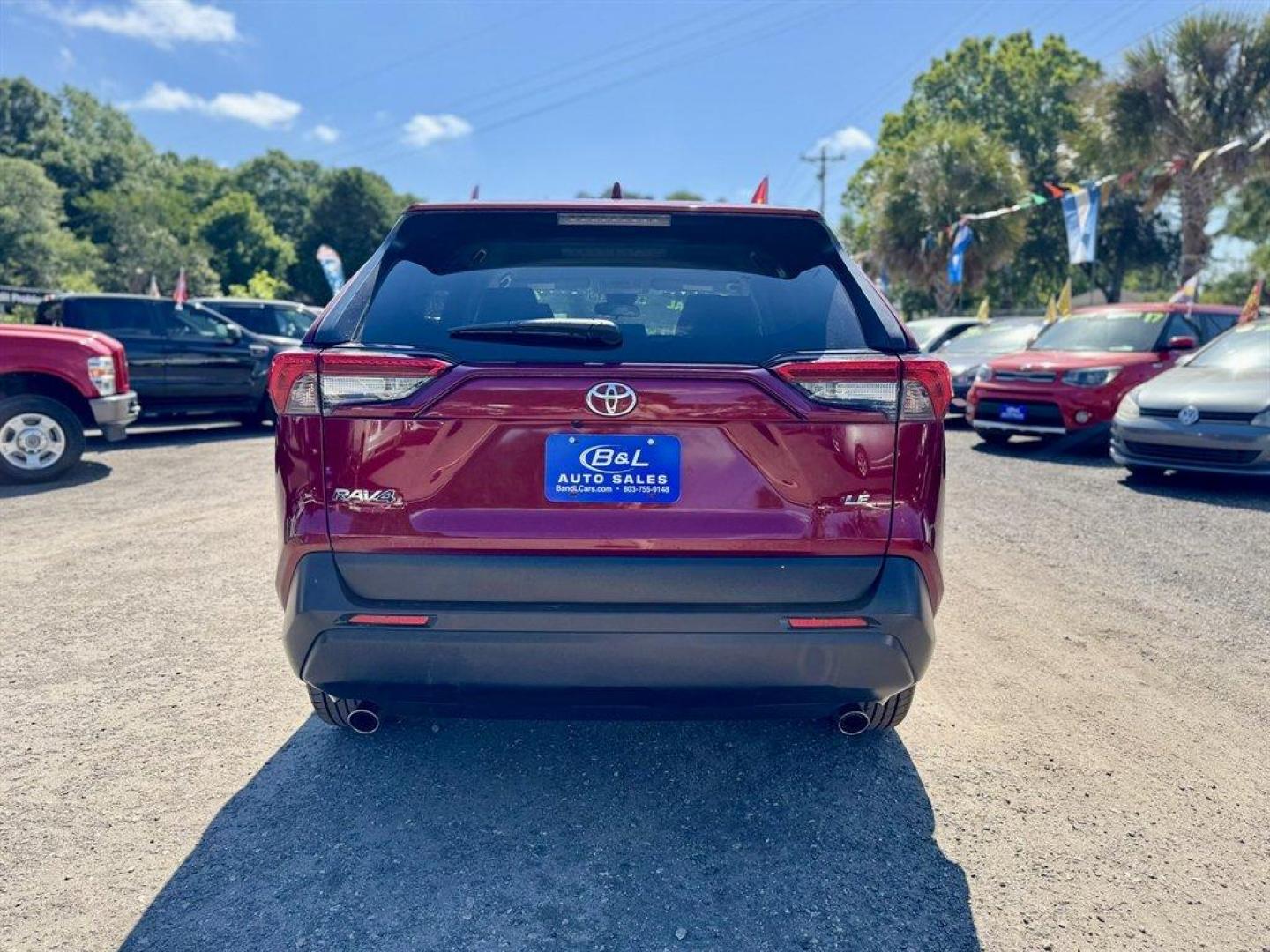 2019 Burgundy /Taupe Toyota RAV4 (2T3H1RFVXKW) with an 2.5l I-4 DI Dohc 2.5l engine, Automatic transmission, located at 745 East Steele Rd., West Columbia, SC, 29170, (803) 755-9148, 33.927212, -81.148483 - Photo#4