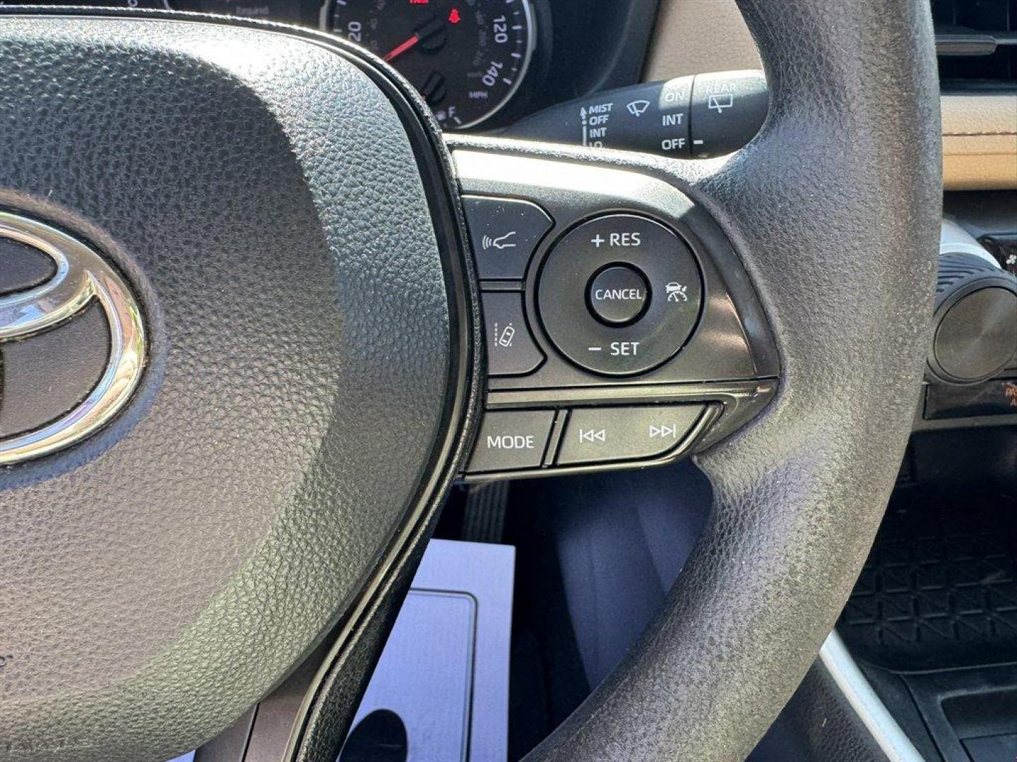2019 Burgundy /Taupe Toyota RAV4 (2T3H1RFVXKW) with an 2.5l I-4 DI Dohc 2.5l engine, Automatic transmission, located at 745 East Steele Rd., West Columbia, SC, 29170, (803) 755-9148, 33.927212, -81.148483 - Photo#9