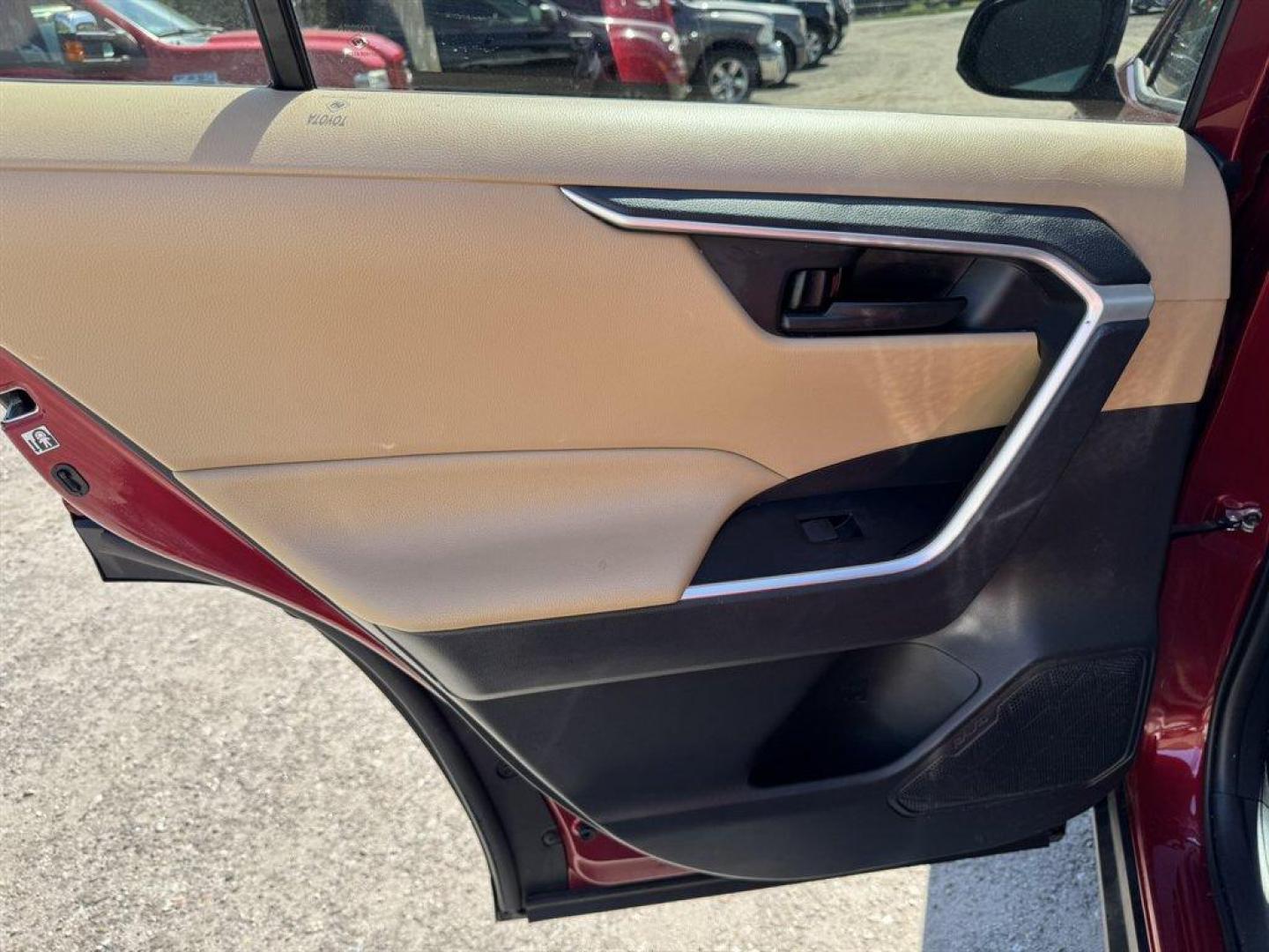 2019 Burgundy /Taupe Toyota RAV4 (2T3H1RFVXKW) with an 2.5l I-4 DI Dohc 2.5l engine, Automatic transmission, located at 745 East Steele Rd., West Columbia, SC, 29170, (803) 755-9148, 33.927212, -81.148483 - Photo#20