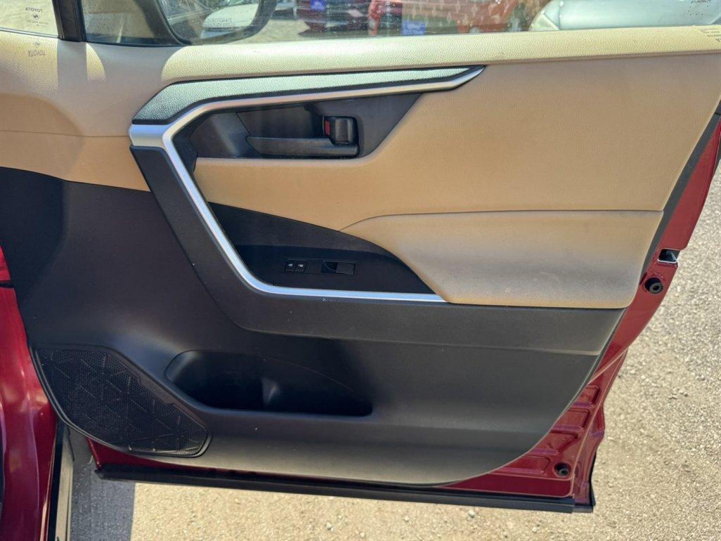 2019 Burgundy /Taupe Toyota RAV4 (2T3H1RFVXKW) with an 2.5l I-4 DI Dohc 2.5l engine, Automatic transmission, located at 745 East Steele Rd., West Columbia, SC, 29170, (803) 755-9148, 33.927212, -81.148483 - Photo#24