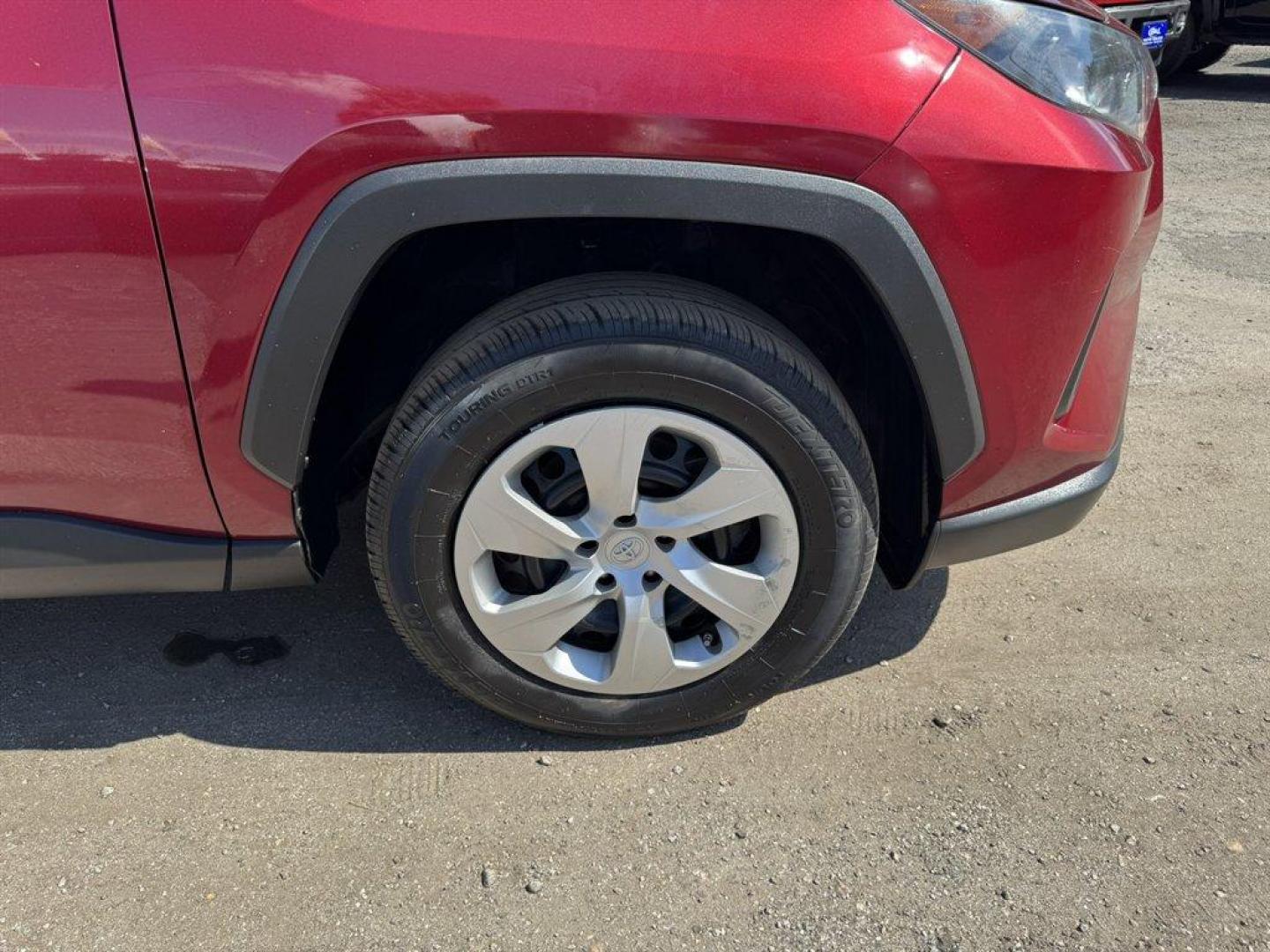 2019 Burgundy /Taupe Toyota RAV4 (2T3H1RFVXKW) with an 2.5l I-4 DI Dohc 2.5l engine, Automatic transmission, located at 745 East Steele Rd., West Columbia, SC, 29170, (803) 755-9148, 33.927212, -81.148483 - Photo#28
