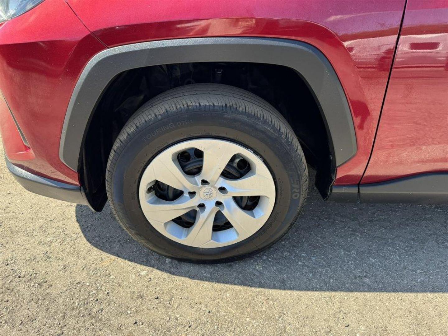 2019 Burgundy /Taupe Toyota RAV4 (2T3H1RFVXKW) with an 2.5l I-4 DI Dohc 2.5l engine, Automatic transmission, located at 745 East Steele Rd., West Columbia, SC, 29170, (803) 755-9148, 33.927212, -81.148483 - Photo#31