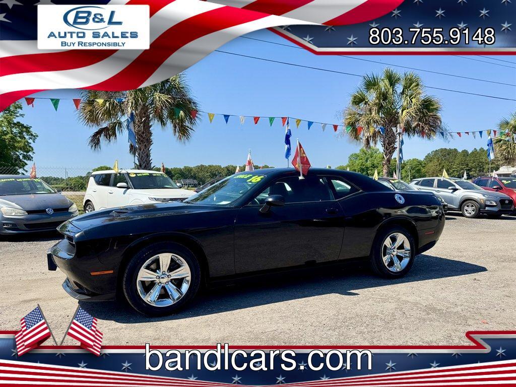 2016 Dodge Challenger SXT's photo
