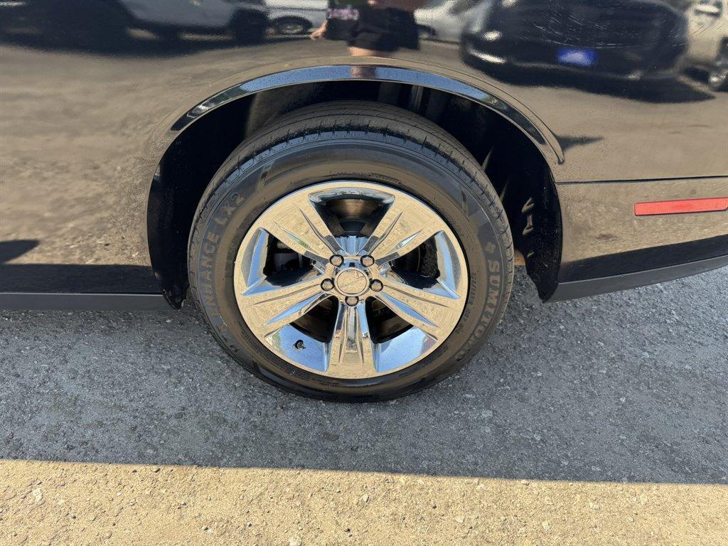 2016 Black /Black Dodge Challenger (2C3CDZAG2GH) with an 3.6l V6 MPI Dohc VVT Flex engine, Automatic transmission, located at 745 East Steele Rd., West Columbia, SC, 29170, (803) 755-9148, 33.927212, -81.148483 - Photo#23
