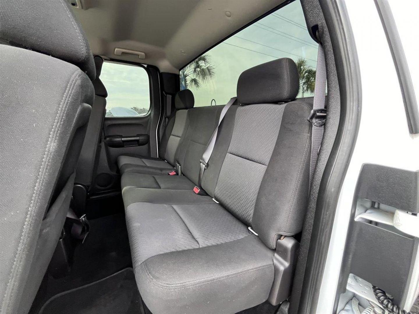 2010 White /Grey Chevrolet Silverado 1500 (1GCSKSE37AZ) with an 5.3l V8 SFI Flex 5.3l engine, Automatic transmission, located at 745 East Steele Rd., West Columbia, SC, 29170, (803) 755-9148, 33.927212, -81.148483 - Special Internet Price! 2010 Chevrolet Silverado with AM/FM stereo with MP3 compatible, Air conditioning, Cruise control, Front 40/20/40 split-bench, Rear 60/40 folding bench, Keyless entry, Powered windows, Powered door locks, Plus more! - Photo#15