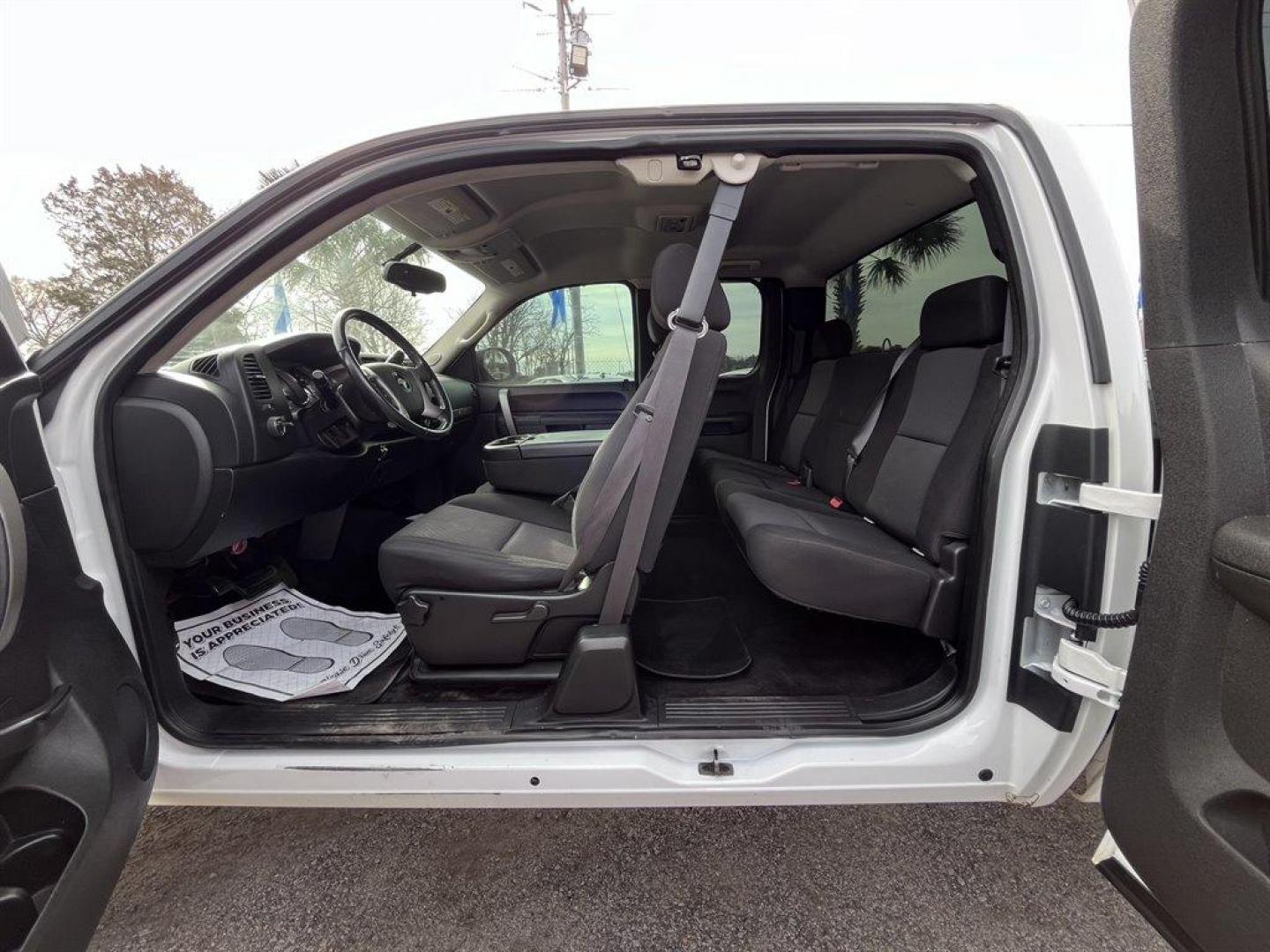 2010 White /Grey Chevrolet Silverado 1500 (1GCSKSE37AZ) with an 5.3l V8 SFI Flex 5.3l engine, Automatic transmission, located at 745 East Steele Rd., West Columbia, SC, 29170, (803) 755-9148, 33.927212, -81.148483 - Special Internet Price! 2010 Chevrolet Silverado with AM/FM stereo with MP3 compatible, Air conditioning, Cruise control, Front 40/20/40 split-bench, Rear 60/40 folding bench, Keyless entry, Powered windows, Powered door locks, Plus more! - Photo#17