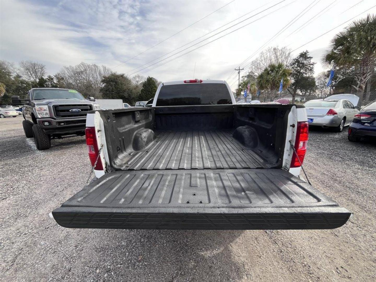 2010 White /Grey Chevrolet Silverado 1500 (1GCSKSE37AZ) with an 5.3l V8 SFI Flex 5.3l engine, Automatic transmission, located at 745 East Steele Rd., West Columbia, SC, 29170, (803) 755-9148, 33.927212, -81.148483 - Special Internet Price! 2010 Chevrolet Silverado with AM/FM stereo with MP3 compatible, Air conditioning, Cruise control, Front 40/20/40 split-bench, Rear 60/40 folding bench, Keyless entry, Powered windows, Powered door locks, Plus more! - Photo#27