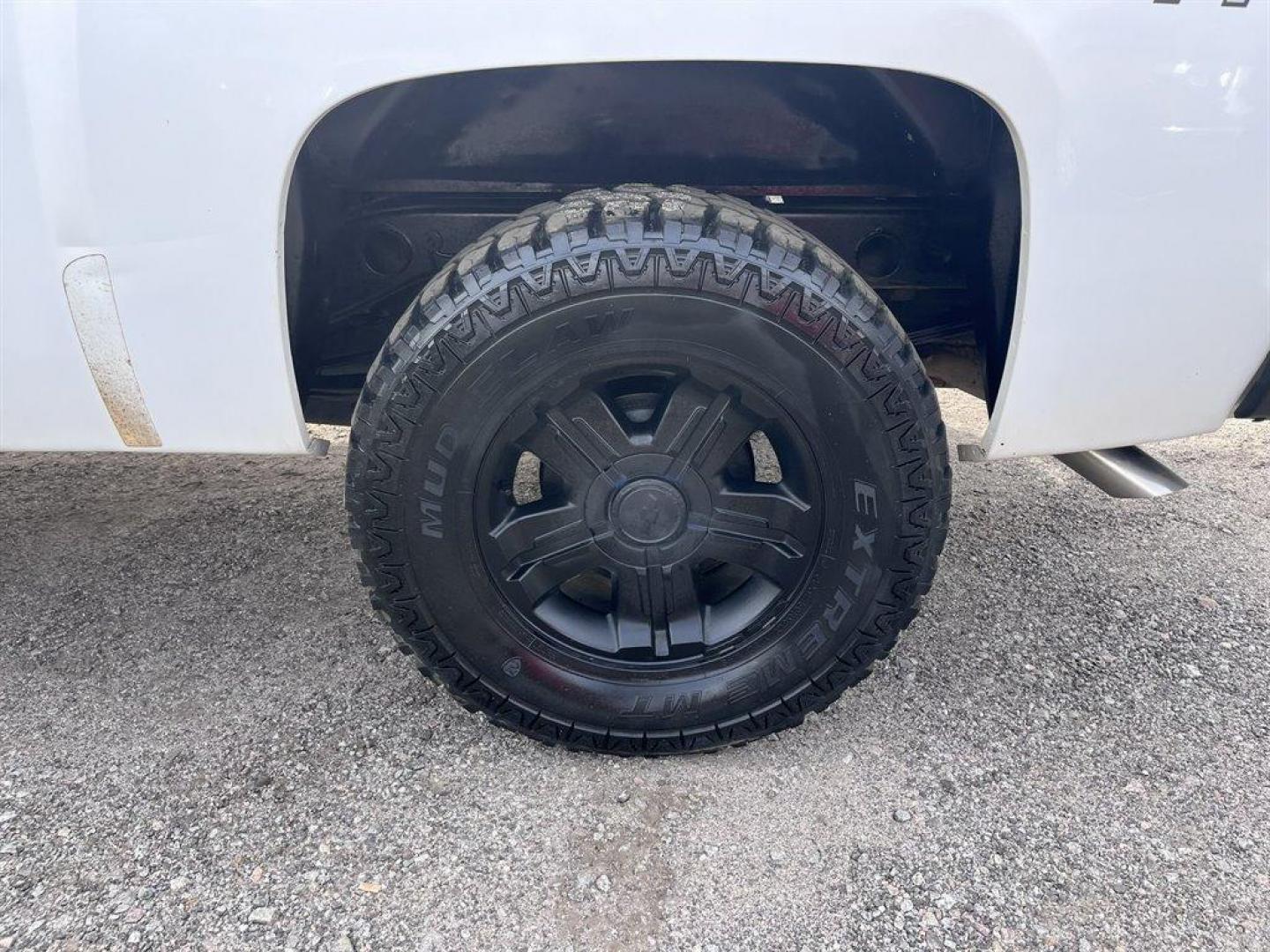 2010 White /Grey Chevrolet Silverado 1500 (1GCSKSE37AZ) with an 5.3l V8 SFI Flex 5.3l engine, Automatic transmission, located at 745 East Steele Rd., West Columbia, SC, 29170, (803) 755-9148, 33.927212, -81.148483 - Special Internet Price! 2010 Chevrolet Silverado with AM/FM stereo with MP3 compatible, Air conditioning, Cruise control, Front 40/20/40 split-bench, Rear 60/40 folding bench, Keyless entry, Powered windows, Powered door locks, Plus more! - Photo#31