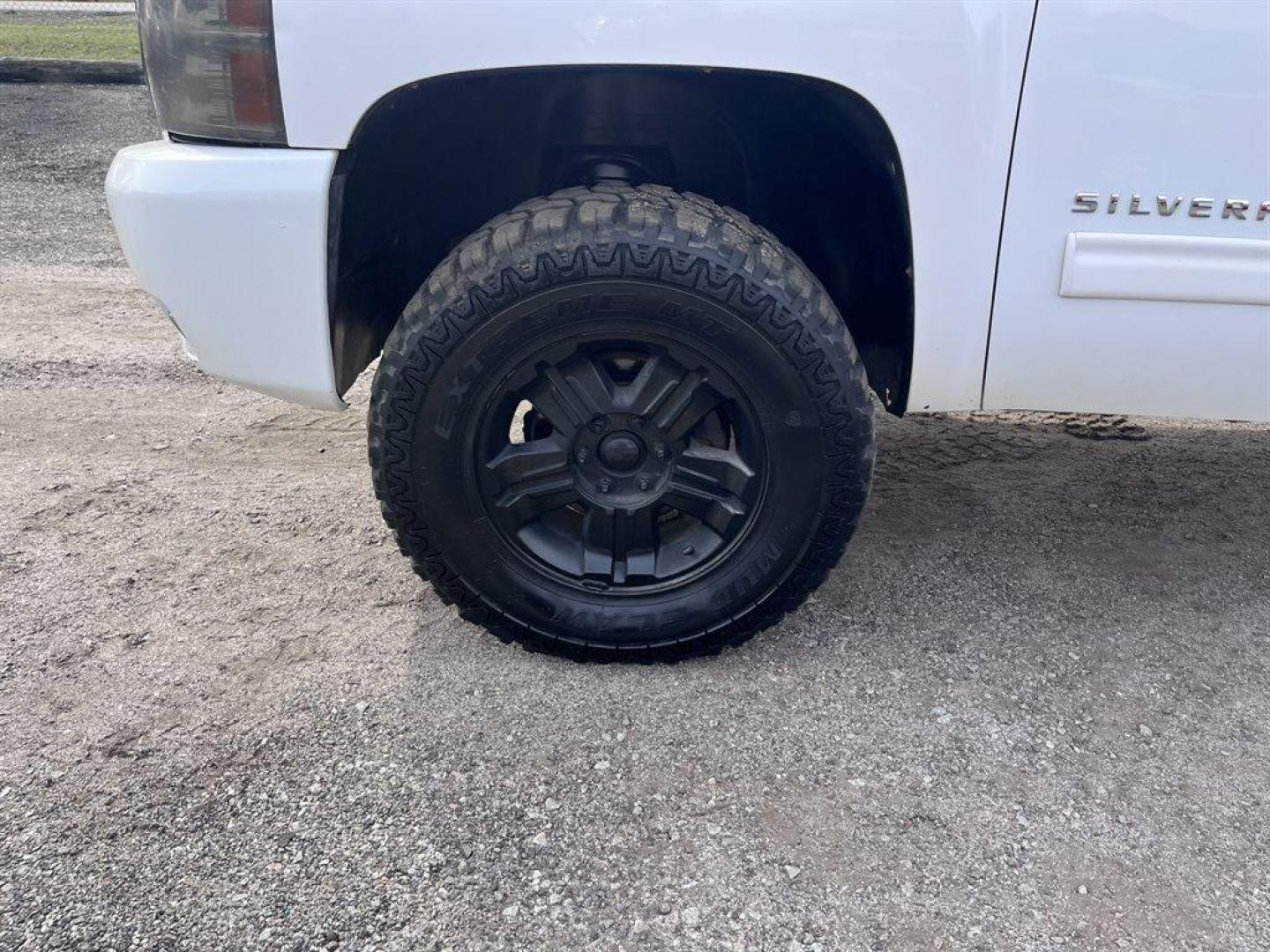 2010 White /Grey Chevrolet Silverado 1500 (1GCSKSE37AZ) with an 5.3l V8 SFI Flex 5.3l engine, Automatic transmission, located at 745 East Steele Rd., West Columbia, SC, 29170, (803) 755-9148, 33.927212, -81.148483 - Special Internet Price! 2010 Chevrolet Silverado with AM/FM stereo with MP3 compatible, Air conditioning, Cruise control, Front 40/20/40 split-bench, Rear 60/40 folding bench, Keyless entry, Powered windows, Powered door locks, Plus more! - Photo#32