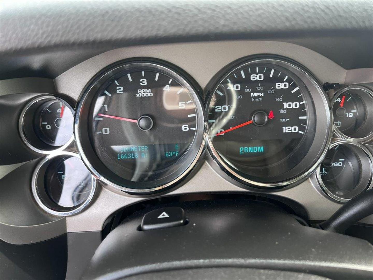 2010 White /Grey Chevrolet Silverado 1500 (1GCSKSE37AZ) with an 5.3l V8 SFI Flex 5.3l engine, Automatic transmission, located at 745 East Steele Rd., West Columbia, SC, 29170, (803) 755-9148, 33.927212, -81.148483 - Special Internet Price! 2010 Chevrolet Silverado with AM/FM stereo with MP3 compatible, Air conditioning, Cruise control, Front 40/20/40 split-bench, Rear 60/40 folding bench, Keyless entry, Powered windows, Powered door locks, Plus more! - Photo#7