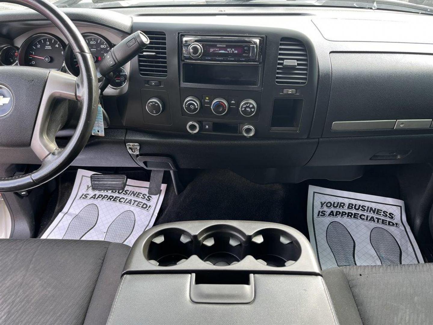 2010 White /Grey Chevrolet Silverado 1500 (1GCSKSE37AZ) with an 5.3l V8 SFI Flex 5.3l engine, Automatic transmission, located at 745 East Steele Rd., West Columbia, SC, 29170, (803) 755-9148, 33.927212, -81.148483 - Special Internet Price! 2010 Chevrolet Silverado with AM/FM stereo with MP3 compatible, Air conditioning, Cruise control, Front 40/20/40 split-bench, Rear 60/40 folding bench, Keyless entry, Powered windows, Powered door locks, Plus more! - Photo#8