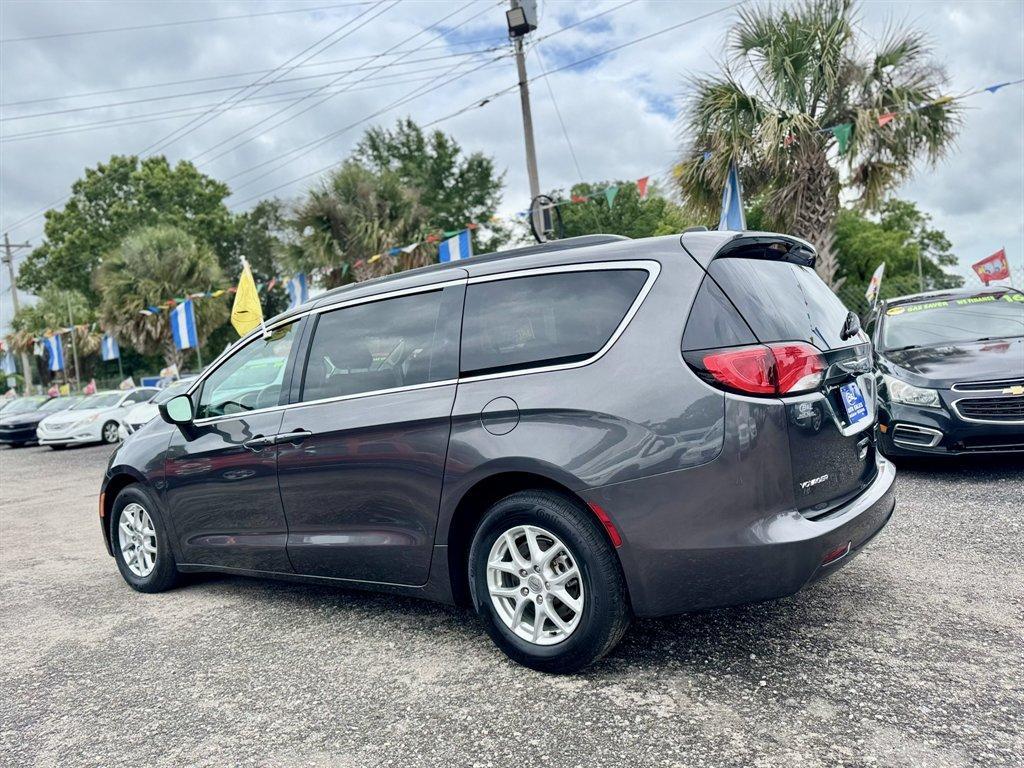 2021 Grey /Black Chrysler Voyager (2C4RC1DG8MR) with an 3.6l V6 MPI Dohc VVT Flex engine, Automatic transmission, located at 745 East Steele Rd., West Columbia, SC, 29170, (803) 755-9148, 33.927212, -81.148483 - Photo#5
