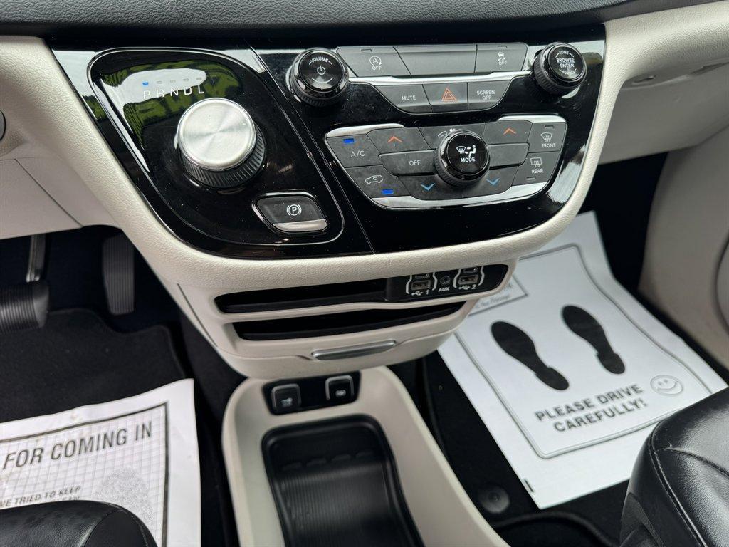 2021 Grey /Black Chrysler Voyager (2C4RC1DG8MR) with an 3.6l V6 MPI Dohc VVT Flex engine, Automatic transmission, located at 745 East Steele Rd., West Columbia, SC, 29170, (803) 755-9148, 33.927212, -81.148483 - Photo#14