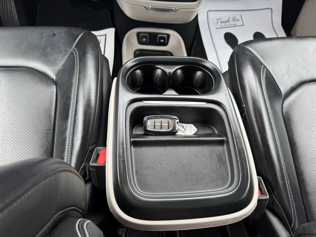 2021 Grey /Black Chrysler Voyager (2C4RC1DG8MR) with an 3.6l V6 MPI Dohc VVT Flex engine, Automatic transmission, located at 745 East Steele Rd., West Columbia, SC, 29170, (803) 755-9148, 33.927212, -81.148483 - Photo#15
