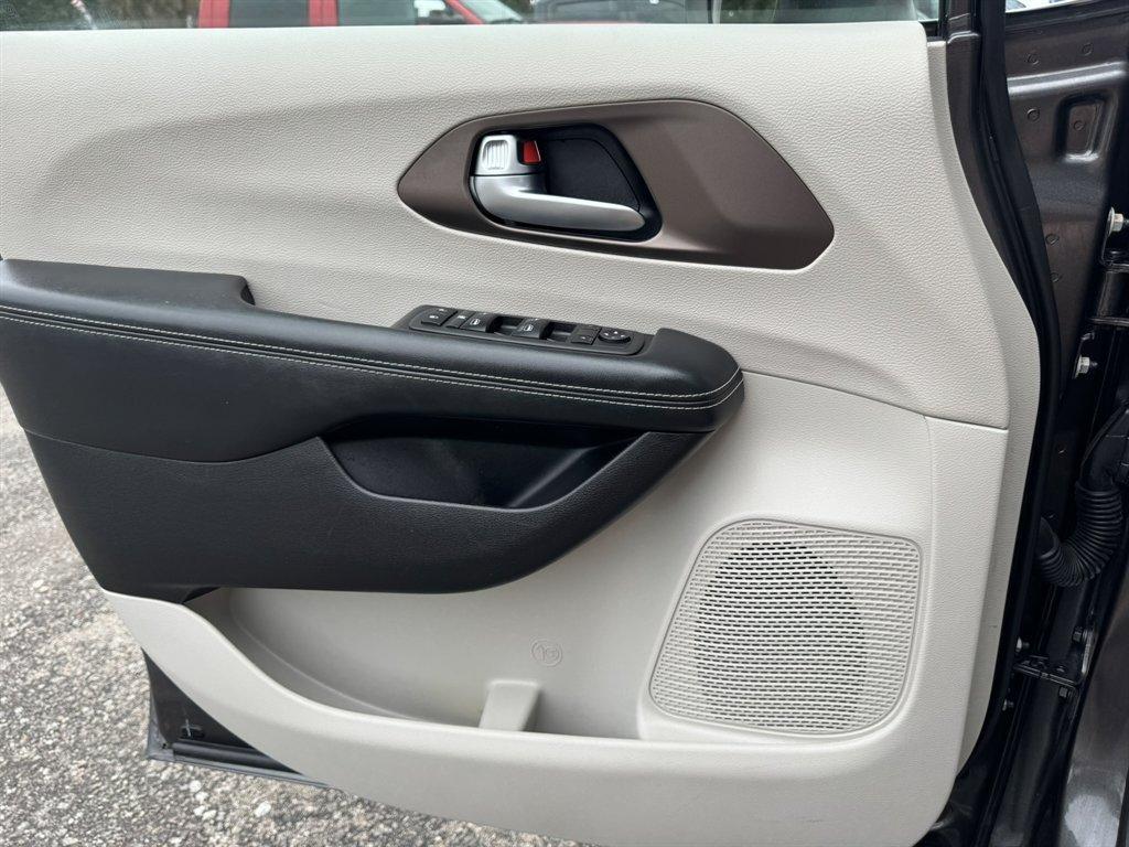 2021 Grey /Black Chrysler Voyager (2C4RC1DG8MR) with an 3.6l V6 MPI Dohc VVT Flex engine, Automatic transmission, located at 745 East Steele Rd., West Columbia, SC, 29170, (803) 755-9148, 33.927212, -81.148483 - Photo#17