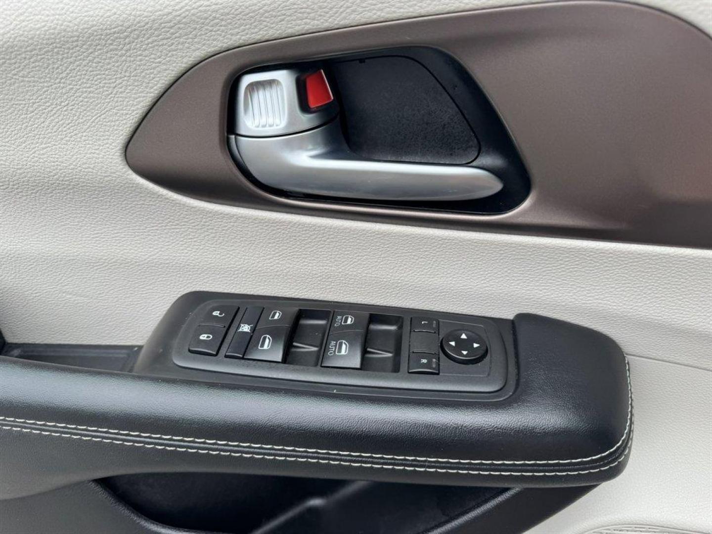 2021 Grey /Black Chrysler Voyager (2C4RC1DG8MR) with an 3.6l V6 MPI Dohc VVT Flex engine, Automatic transmission, located at 745 East Steele Rd., West Columbia, SC, 29170, (803) 755-9148, 33.927212, -81.148483 - Photo#18