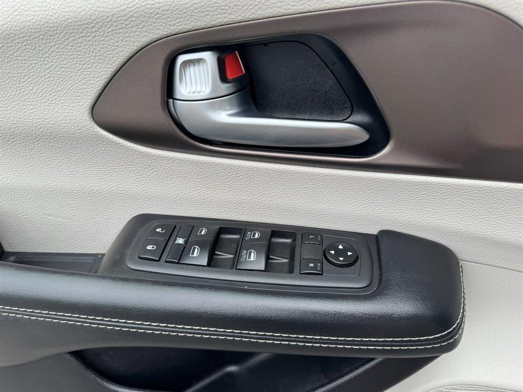 2021 Grey /Black Chrysler Voyager (2C4RC1DG8MR) with an 3.6l V6 MPI Dohc VVT Flex engine, Automatic transmission, located at 745 East Steele Rd., West Columbia, SC, 29170, (803) 755-9148, 33.927212, -81.148483 - Photo#18