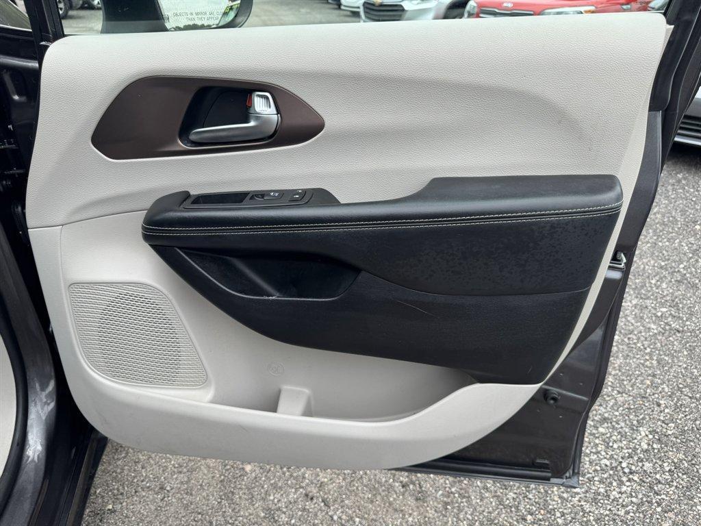 2021 Grey /Black Chrysler Voyager (2C4RC1DG8MR) with an 3.6l V6 MPI Dohc VVT Flex engine, Automatic transmission, located at 745 East Steele Rd., West Columbia, SC, 29170, (803) 755-9148, 33.927212, -81.148483 - Photo#24