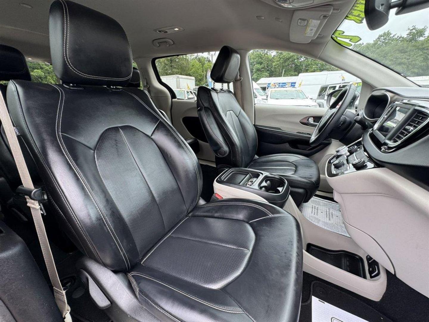 2021 Grey /Black Chrysler Voyager (2C4RC1DG8MR) with an 3.6l V6 MPI Dohc VVT Flex engine, Automatic transmission, located at 745 East Steele Rd., West Columbia, SC, 29170, (803) 755-9148, 33.927212, -81.148483 - Photo#25