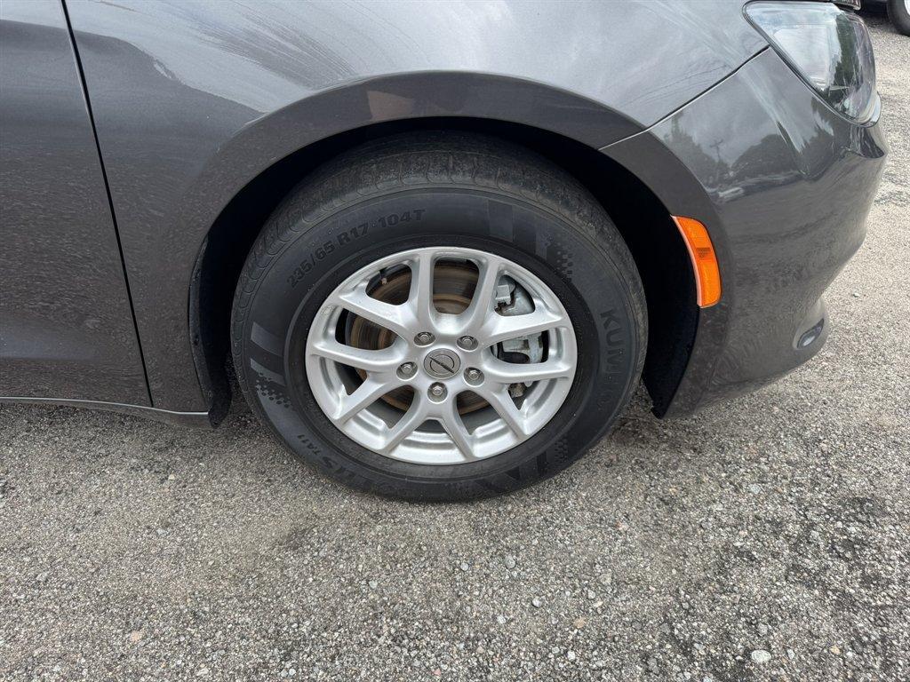 2021 Grey /Black Chrysler Voyager (2C4RC1DG8MR) with an 3.6l V6 MPI Dohc VVT Flex engine, Automatic transmission, located at 745 East Steele Rd., West Columbia, SC, 29170, (803) 755-9148, 33.927212, -81.148483 - Photo#28