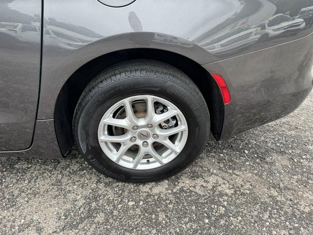 2021 Grey /Black Chrysler Voyager (2C4RC1DG8MR) with an 3.6l V6 MPI Dohc VVT Flex engine, Automatic transmission, located at 745 East Steele Rd., West Columbia, SC, 29170, (803) 755-9148, 33.927212, -81.148483 - Photo#30