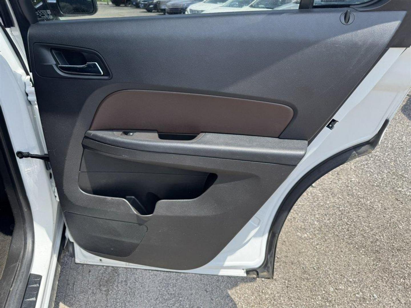 2014 White /Brown Chevrolet Equinox (2GNALCEK0E6) with an 2.4l I-4 Sidi Dohc Flex 2 engine, Automatic transmission, located at 745 East Steele Rd., West Columbia, SC, 29170, (803) 755-9148, 33.927212, -81.148483- Photo#24