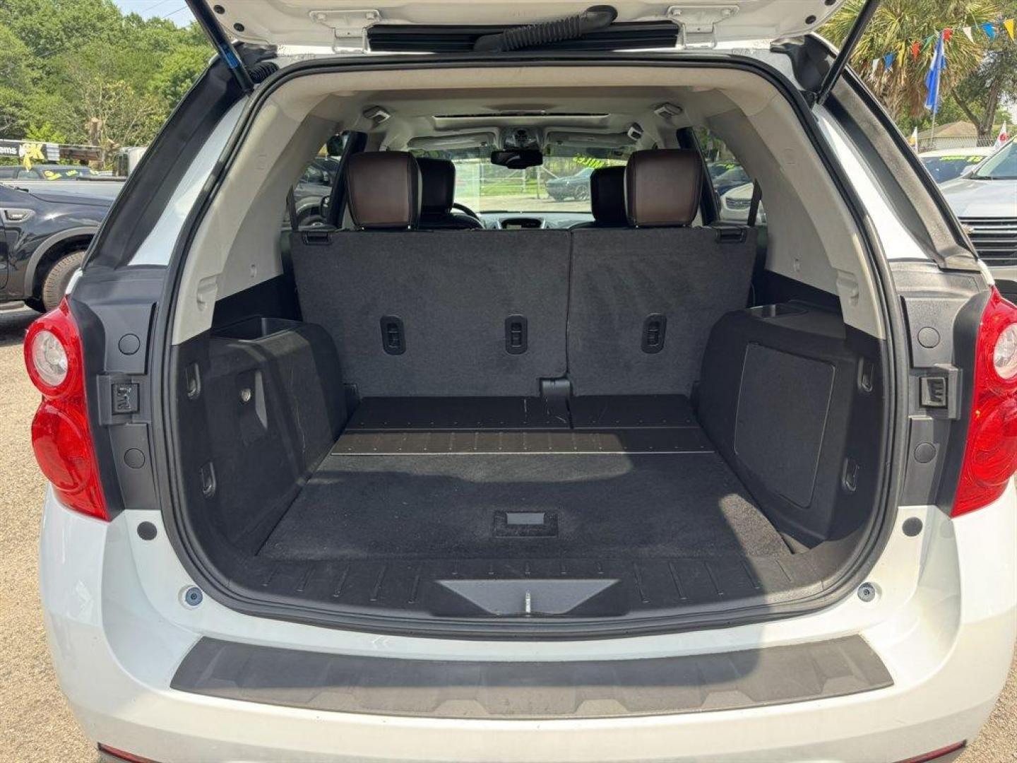2014 White /Brown Chevrolet Equinox (2GNALCEK0E6) with an 2.4l I-4 Sidi Dohc Flex 2 engine, Automatic transmission, located at 745 East Steele Rd., West Columbia, SC, 29170, (803) 755-9148, 33.927212, -81.148483- Photo#28