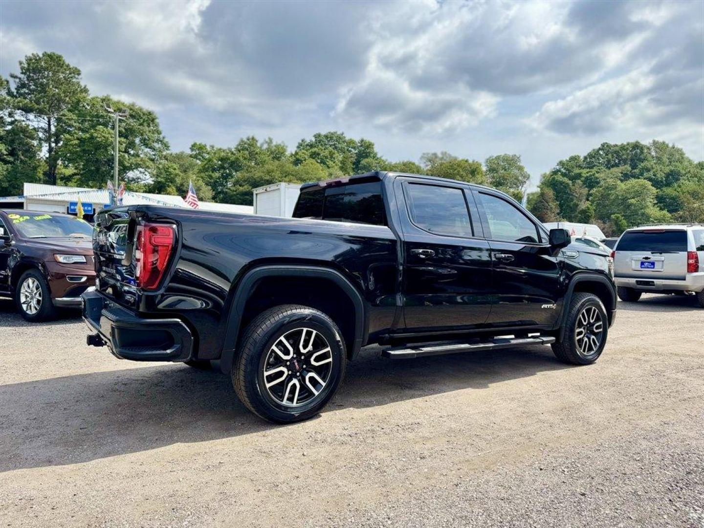 2019 Black /Black GMC Sierra 1500 (3GTP9EED7KG) with an 5.3l V8 DI DYN Fuel Mgmt engine, Automatic transmission, located at 745 East Steele Rd., West Columbia, SC, 29170, (803) 755-9148, 33.927212, -81.148483- Photo#3