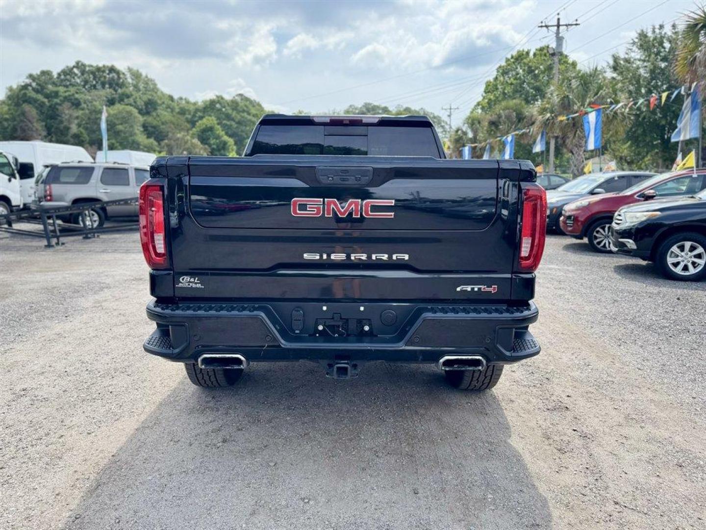 2019 Black /Black GMC Sierra 1500 (3GTP9EED7KG) with an 5.3l V8 DI DYN Fuel Mgmt engine, Automatic transmission, located at 745 East Steele Rd., West Columbia, SC, 29170, (803) 755-9148, 33.927212, -81.148483- Photo#4