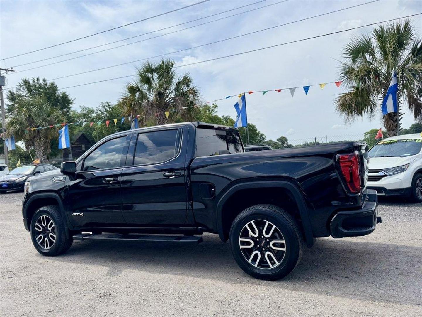 2019 Black /Black GMC Sierra 1500 (3GTP9EED7KG) with an 5.3l V8 DI DYN Fuel Mgmt engine, Automatic transmission, located at 745 East Steele Rd., West Columbia, SC, 29170, (803) 755-9148, 33.927212, -81.148483- Photo#5
