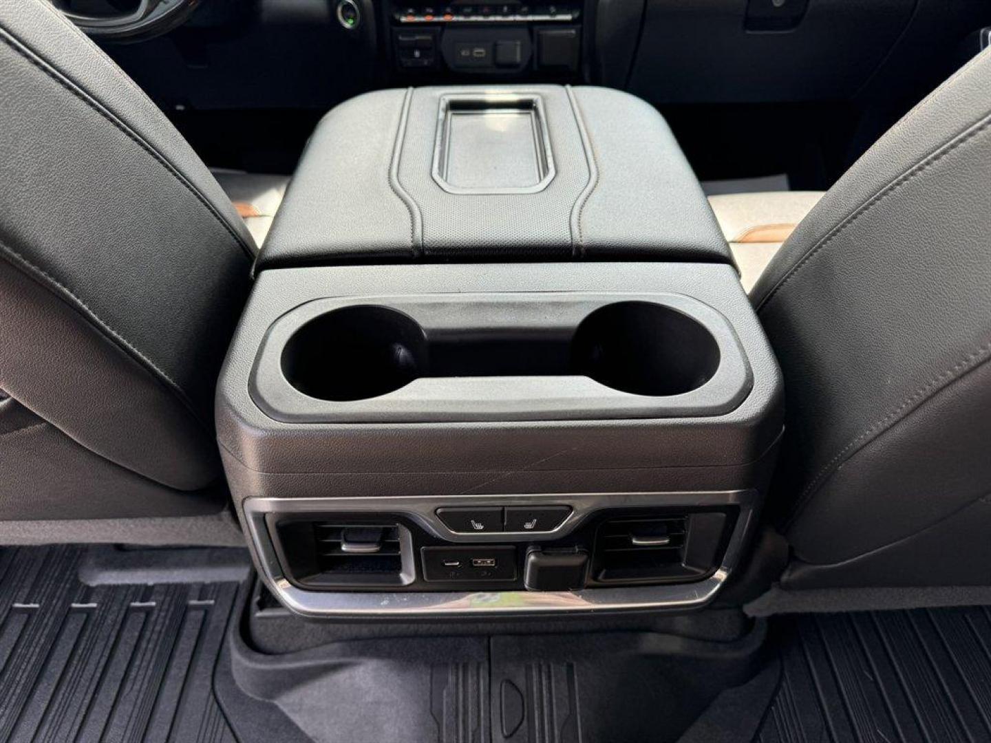 2019 Black /Black GMC Sierra 1500 (3GTP9EED7KG) with an 5.3l V8 DI DYN Fuel Mgmt engine, Automatic transmission, located at 745 East Steele Rd., West Columbia, SC, 29170, (803) 755-9148, 33.927212, -81.148483- Photo#24