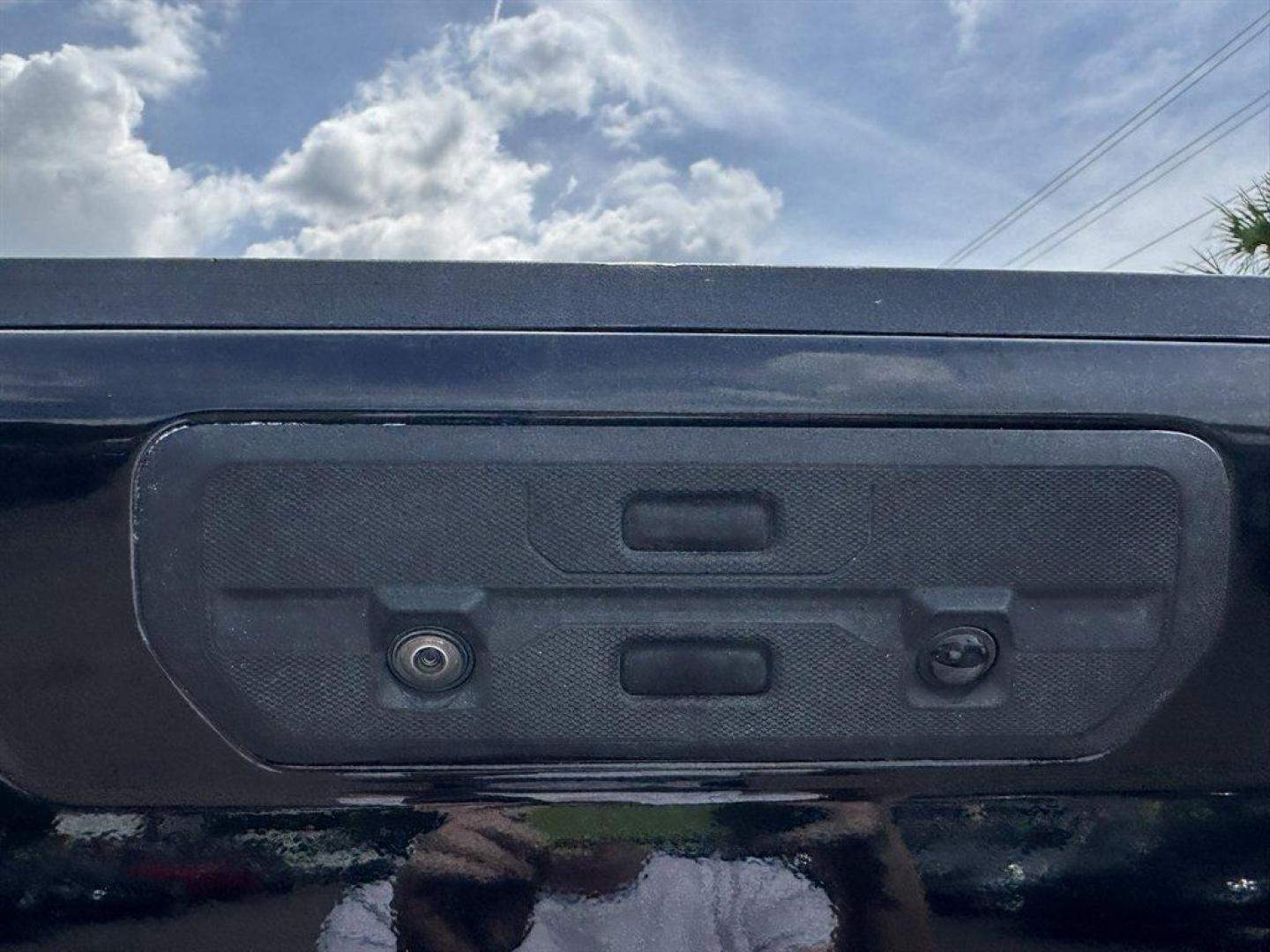 2019 Black /Black GMC Sierra 1500 (3GTP9EED7KG) with an 5.3l V8 DI DYN Fuel Mgmt engine, Automatic transmission, located at 745 East Steele Rd., West Columbia, SC, 29170, (803) 755-9148, 33.927212, -81.148483- Photo#30