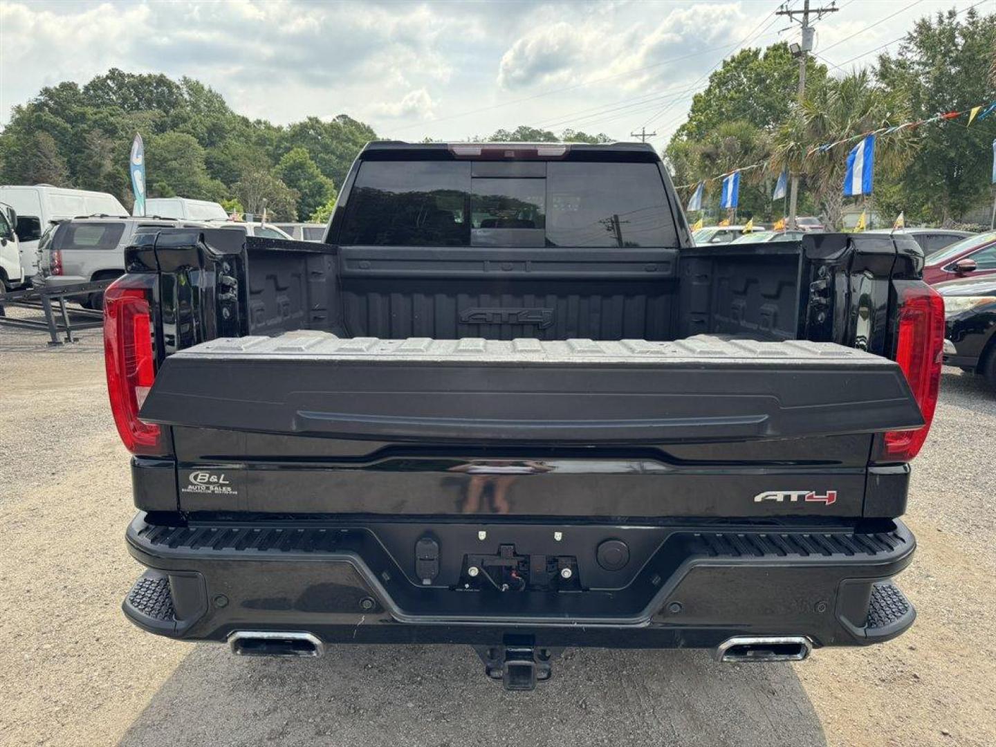 2019 Black /Black GMC Sierra 1500 (3GTP9EED7KG) with an 5.3l V8 DI DYN Fuel Mgmt engine, Automatic transmission, located at 745 East Steele Rd., West Columbia, SC, 29170, (803) 755-9148, 33.927212, -81.148483- Photo#31