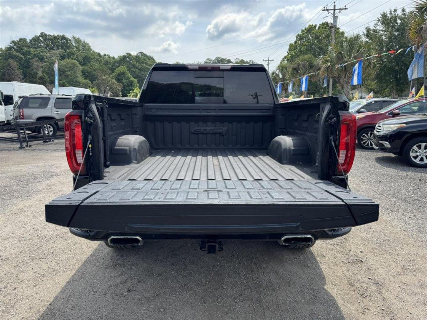 2019 Black /Black GMC Sierra 1500 (3GTP9EED7KG) with an 5.3l V8 DI DYN Fuel Mgmt engine, Automatic transmission, located at 745 East Steele Rd., West Columbia, SC, 29170, (803) 755-9148, 33.927212, -81.148483- Photo#32