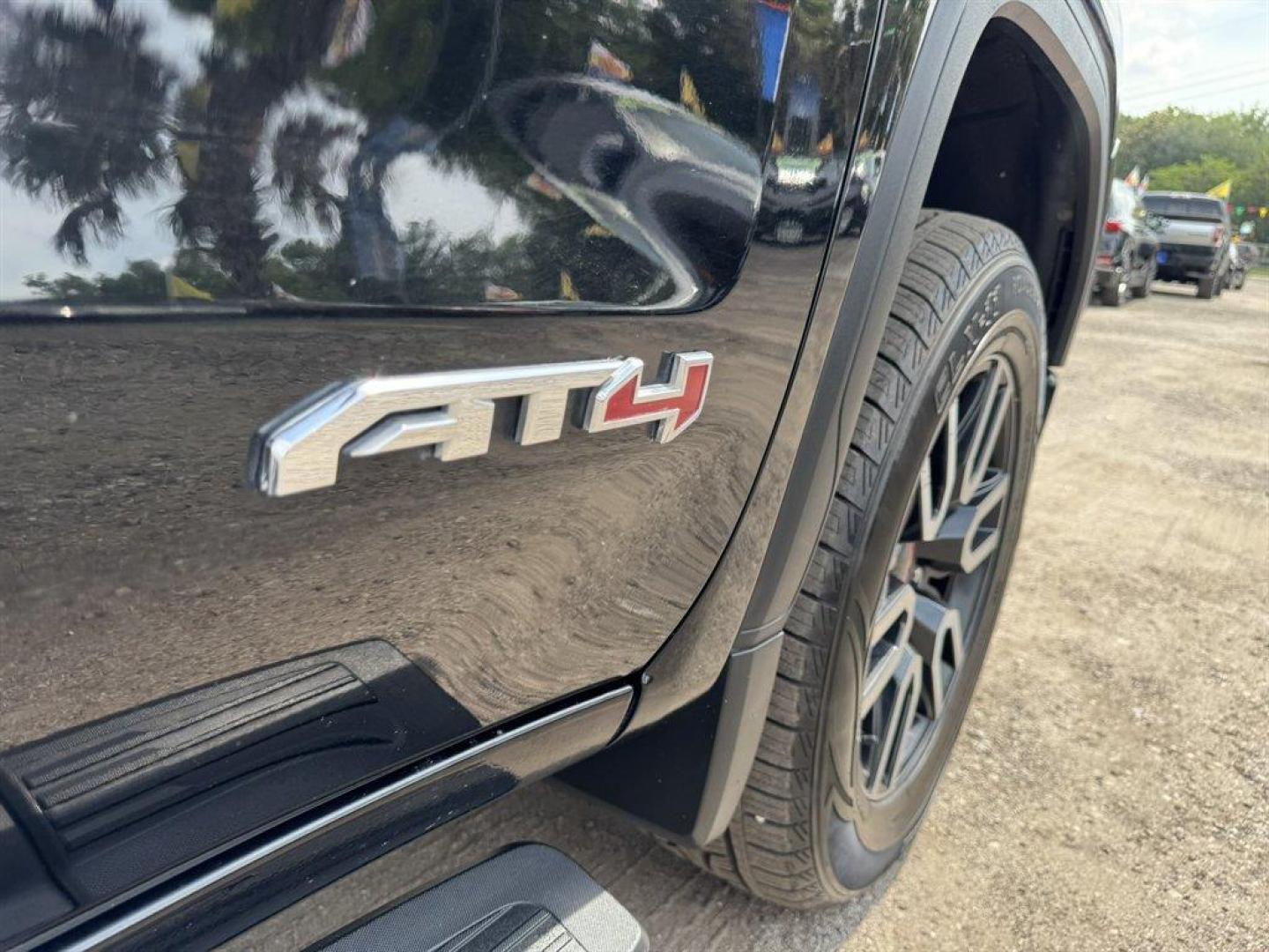 2019 Black /Black GMC Sierra 1500 (3GTP9EED7KG) with an 5.3l V8 DI DYN Fuel Mgmt engine, Automatic transmission, located at 745 East Steele Rd., West Columbia, SC, 29170, (803) 755-9148, 33.927212, -81.148483- Photo#34