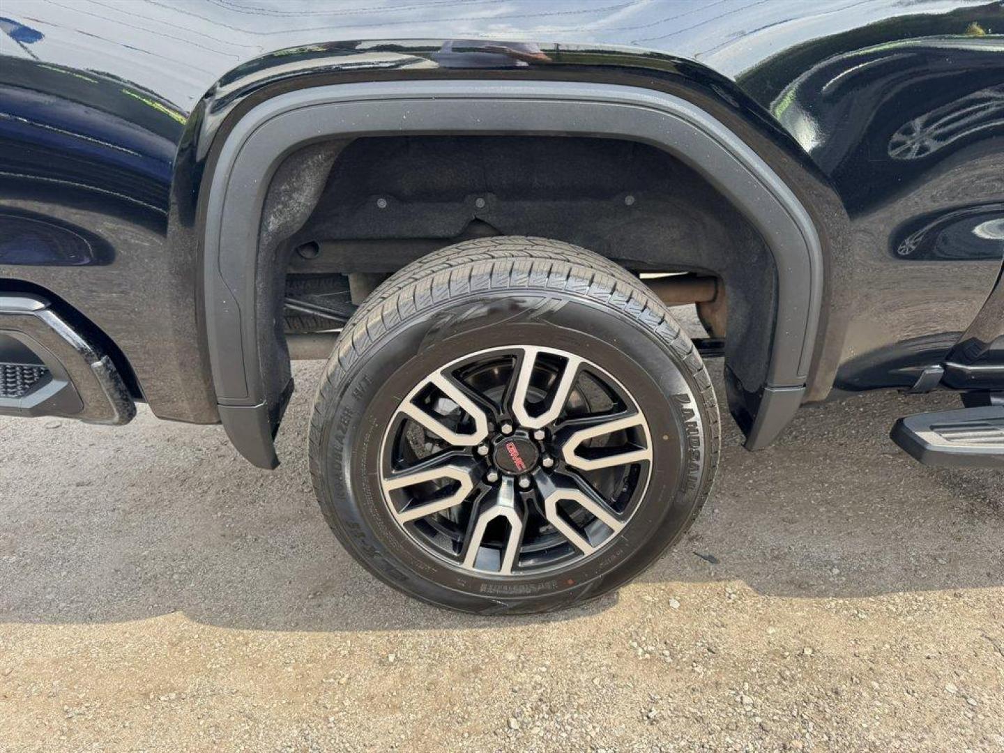 2019 Black /Black GMC Sierra 1500 (3GTP9EED7KG) with an 5.3l V8 DI DYN Fuel Mgmt engine, Automatic transmission, located at 745 East Steele Rd., West Columbia, SC, 29170, (803) 755-9148, 33.927212, -81.148483- Photo#37