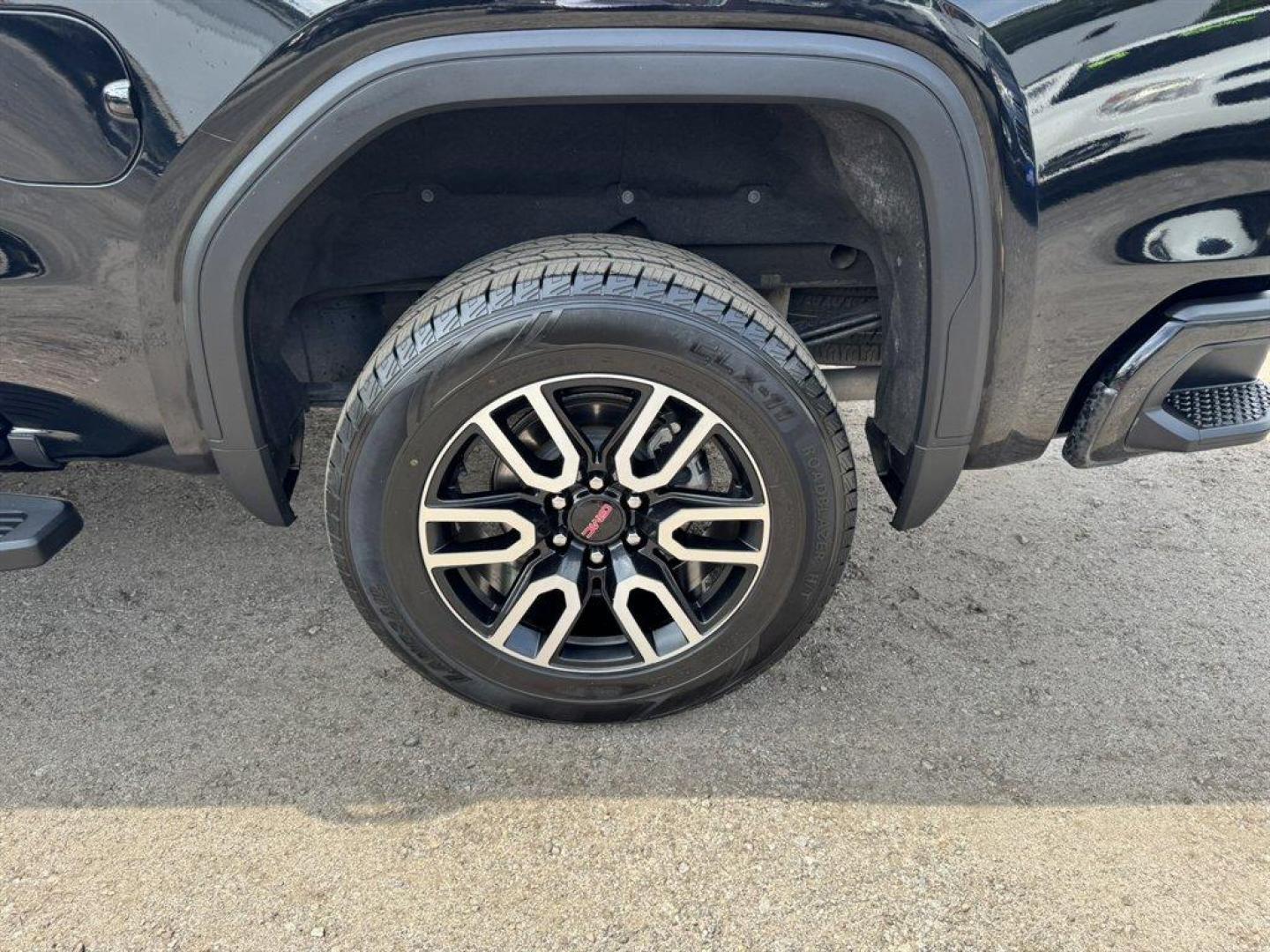 2019 Black /Black GMC Sierra 1500 (3GTP9EED7KG) with an 5.3l V8 DI DYN Fuel Mgmt engine, Automatic transmission, located at 745 East Steele Rd., West Columbia, SC, 29170, (803) 755-9148, 33.927212, -81.148483- Photo#38
