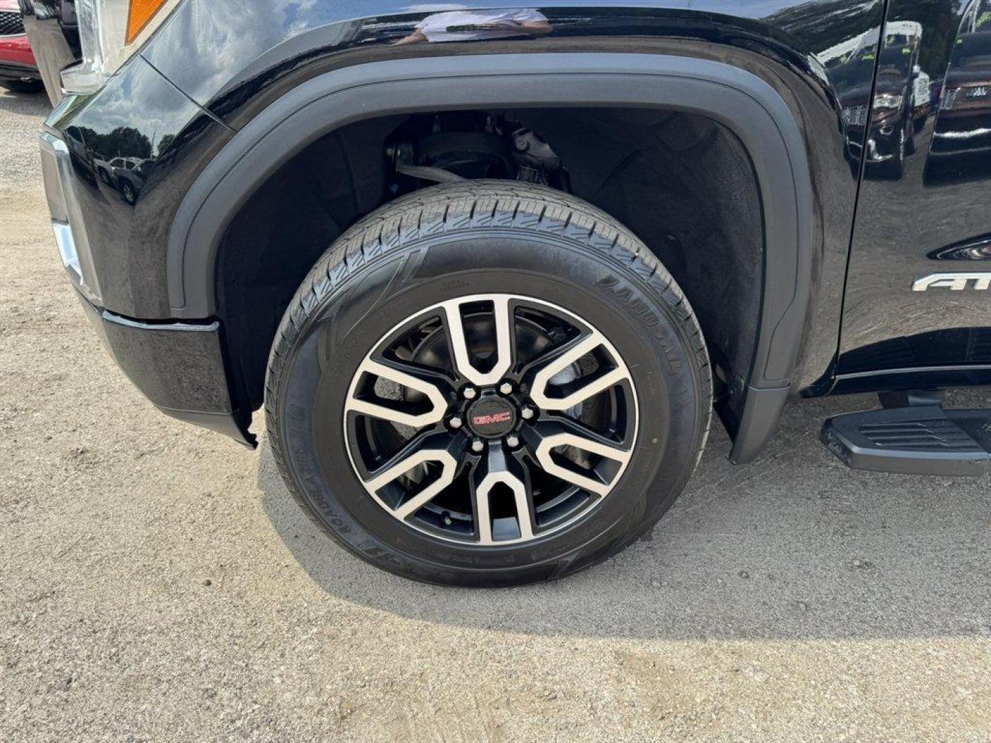 2019 Black /Black GMC Sierra 1500 (3GTP9EED7KG) with an 5.3l V8 DI DYN Fuel Mgmt engine, Automatic transmission, located at 745 East Steele Rd., West Columbia, SC, 29170, (803) 755-9148, 33.927212, -81.148483- Photo#39
