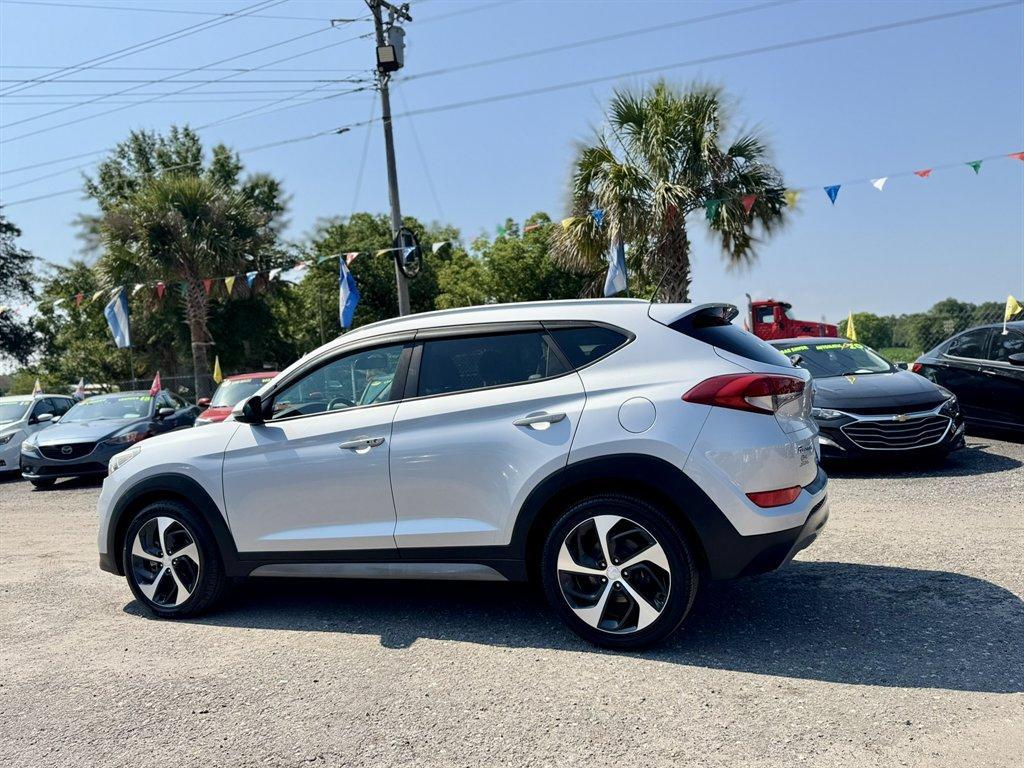 2017 Silver /Grey Hyundai Tucson (KM8J3CA28HU) with an 1.6l I-4 DI Dohc Cvvt T/C engine, Automatic transmission, located at 745 East Steele Rd., West Columbia, SC, 29170, (803) 755-9148, 33.927212, -81.148483 - Photo#5