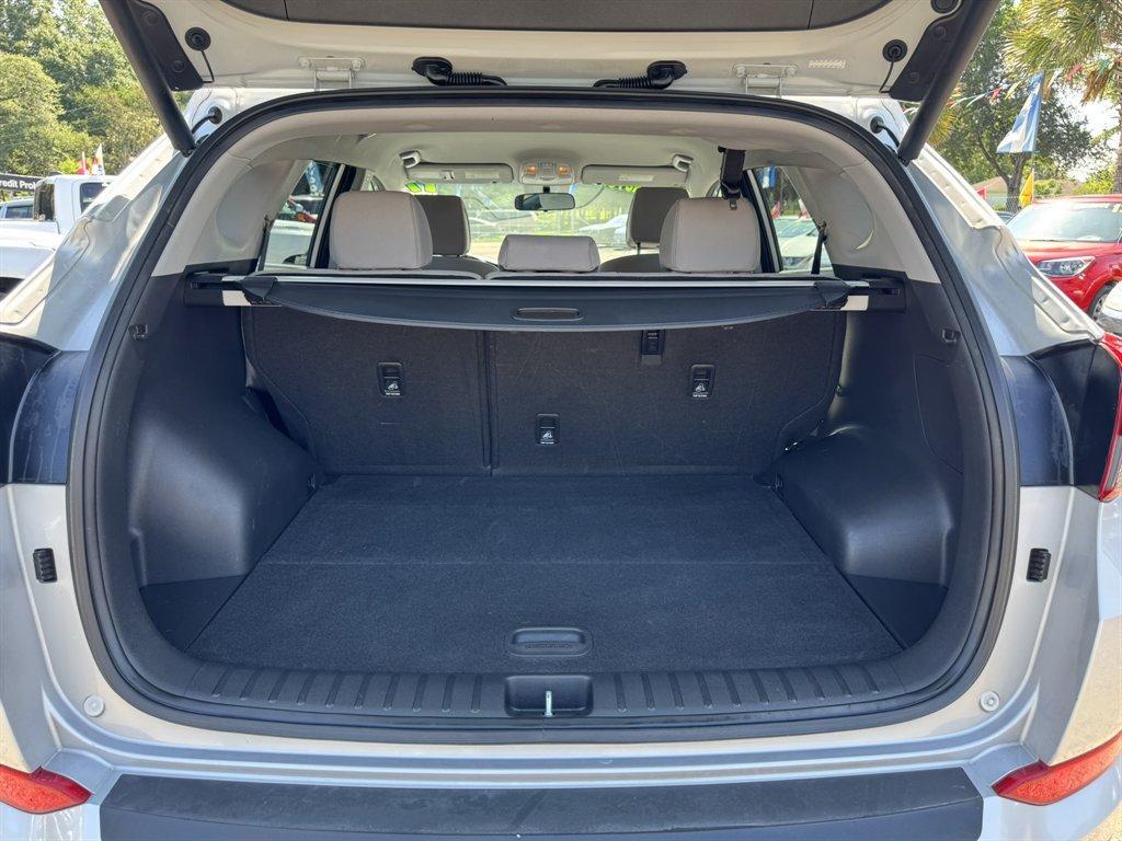 2017 Silver /Grey Hyundai Tucson (KM8J3CA28HU) with an 1.6l I-4 DI Dohc Cvvt T/C engine, Automatic transmission, located at 745 East Steele Rd., West Columbia, SC, 29170, (803) 755-9148, 33.927212, -81.148483 - Photo#27
