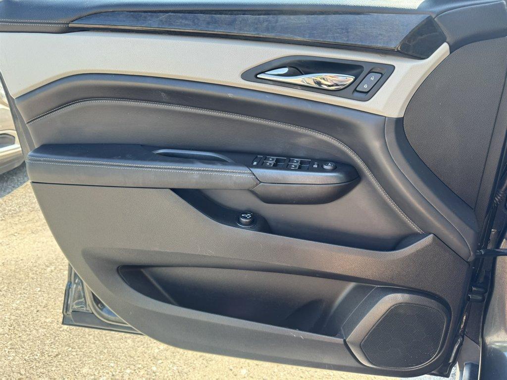 2016 Grey /Taupe Cadillac SRX (3GYFNBE38GS) with an 3.6l V6 Sidi Dohc 3.6l engine, Automatic transmission, located at 745 East Steele Rd., West Columbia, SC, 29170, (803) 755-9148, 33.927212, -81.148483 - Photo#17