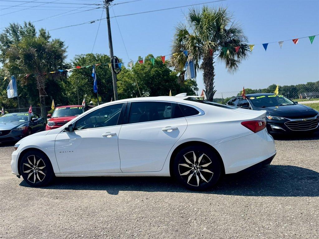 2018 White /Black Chevrolet Malibu (1G1ZD5ST2JF) with an 1.5l I-4 DI Dohc T/C 1.5l engine, Automatic transmission, located at 745 East Steele Rd., West Columbia, SC, 29170, (803) 755-9148, 33.927212, -81.148483 - Photo#5