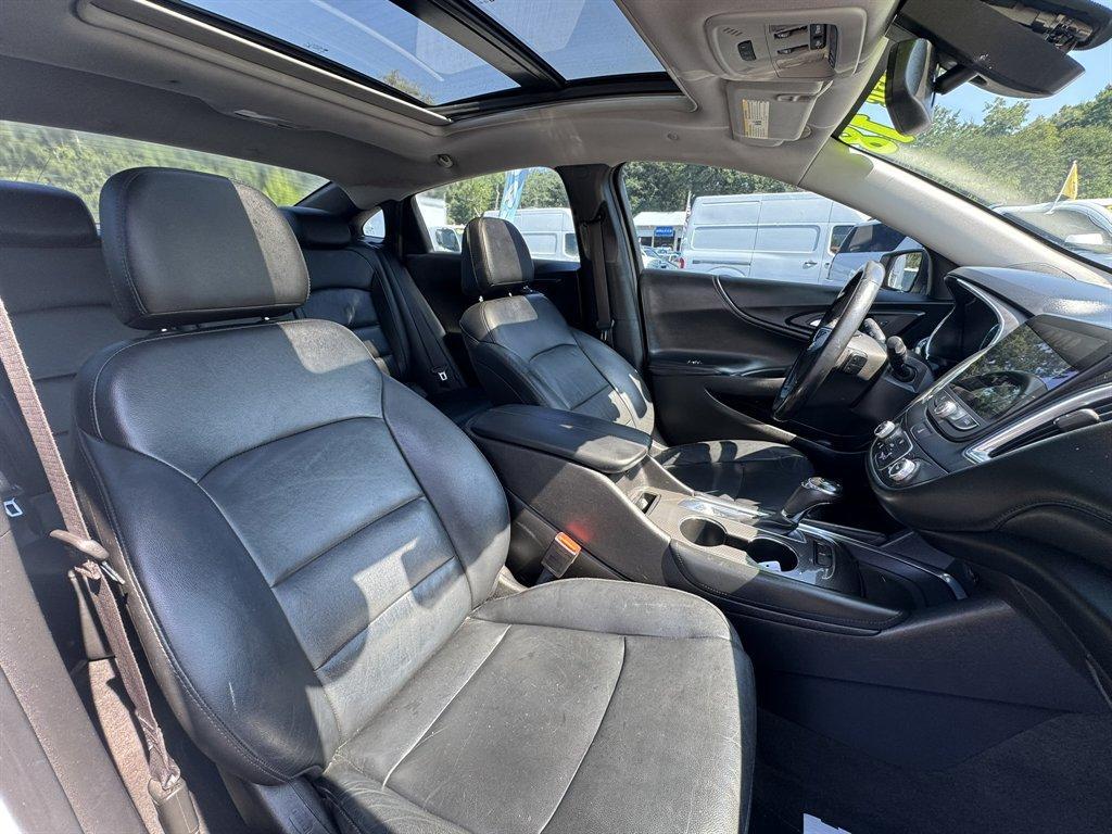 2018 White /Black Chevrolet Malibu (1G1ZD5ST2JF) with an 1.5l I-4 DI Dohc T/C 1.5l engine, Automatic transmission, located at 745 East Steele Rd., West Columbia, SC, 29170, (803) 755-9148, 33.927212, -81.148483 - Photo#27