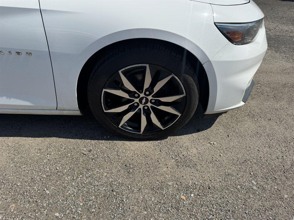 2018 White /Black Chevrolet Malibu (1G1ZD5ST2JF) with an 1.5l I-4 DI Dohc T/C 1.5l engine, Automatic transmission, located at 745 East Steele Rd., West Columbia, SC, 29170, (803) 755-9148, 33.927212, -81.148483 - Photo#29