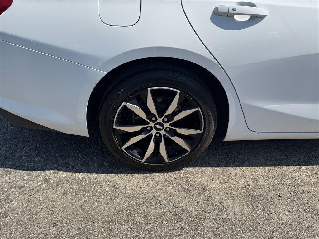 2018 White /Black Chevrolet Malibu (1G1ZD5ST2JF) with an 1.5l I-4 DI Dohc T/C 1.5l engine, Automatic transmission, located at 745 East Steele Rd., West Columbia, SC, 29170, (803) 755-9148, 33.927212, -81.148483 - Photo#30