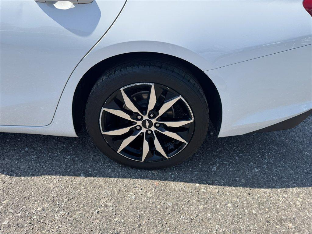 2018 White /Black Chevrolet Malibu (1G1ZD5ST2JF) with an 1.5l I-4 DI Dohc T/C 1.5l engine, Automatic transmission, located at 745 East Steele Rd., West Columbia, SC, 29170, (803) 755-9148, 33.927212, -81.148483 - Photo#31